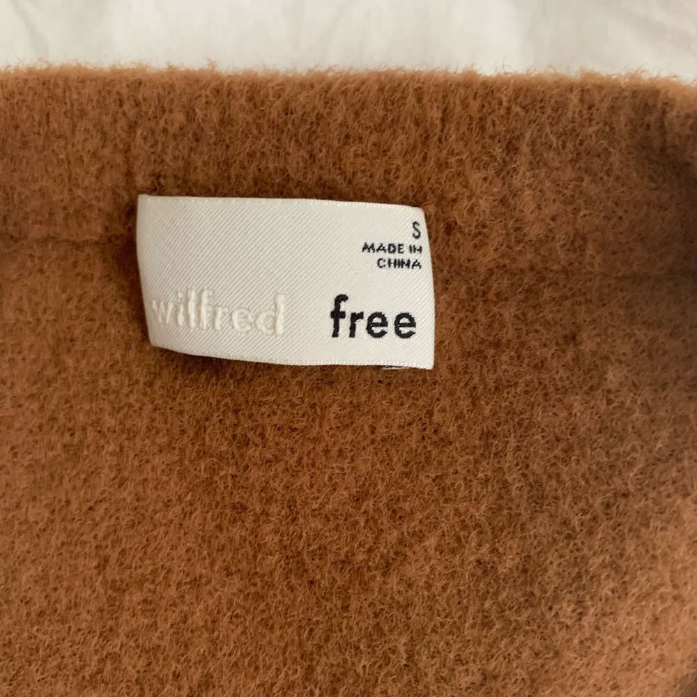 Fuzzy aritzia crop t shirt sweater size small - Picture 2 of 4